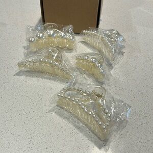 NEVER BEEN WORN BRIDAL PEARL HAIR CLIPS